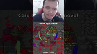 Caiu várias vezes em segundos! A reação do streamer foi impagável