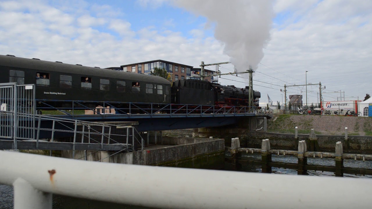 SSN 01 1075 met de Furie-Express op de Maassluise Havenbrug