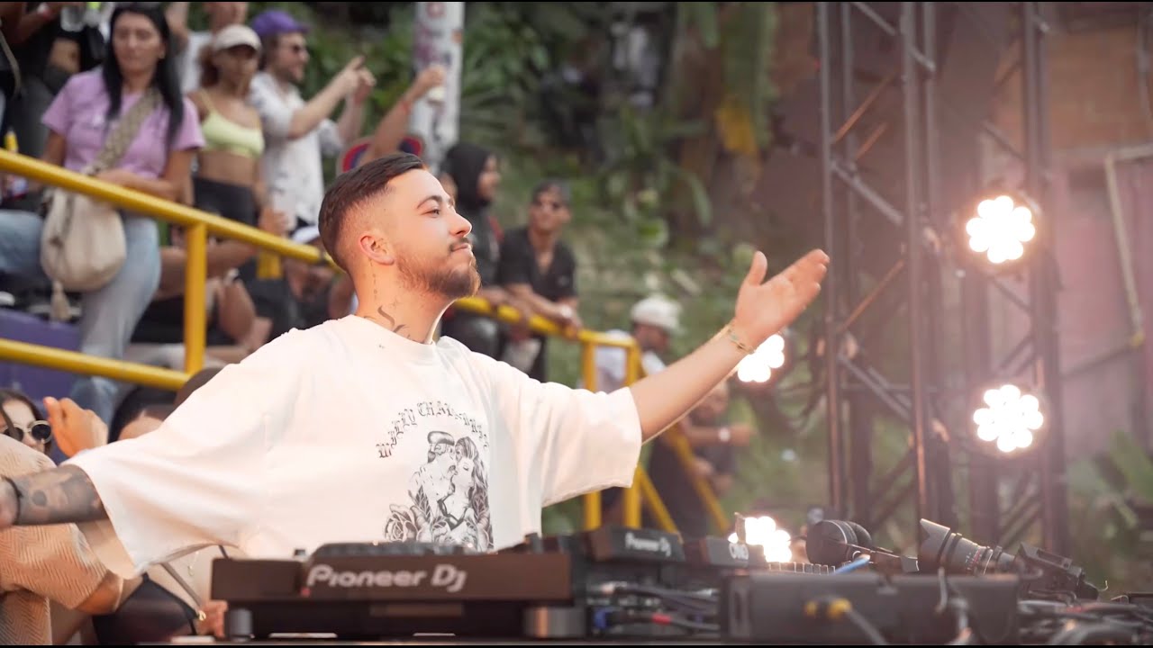 MAHMUT ORHAN Live Set @ Comuna 13, Medellin 2025 adlı videoyu YouTube'da izle MAHMUT ORHAN Live Set @ Comuna 13, Medellin 2025 adlı videoyu YouTube'da izle