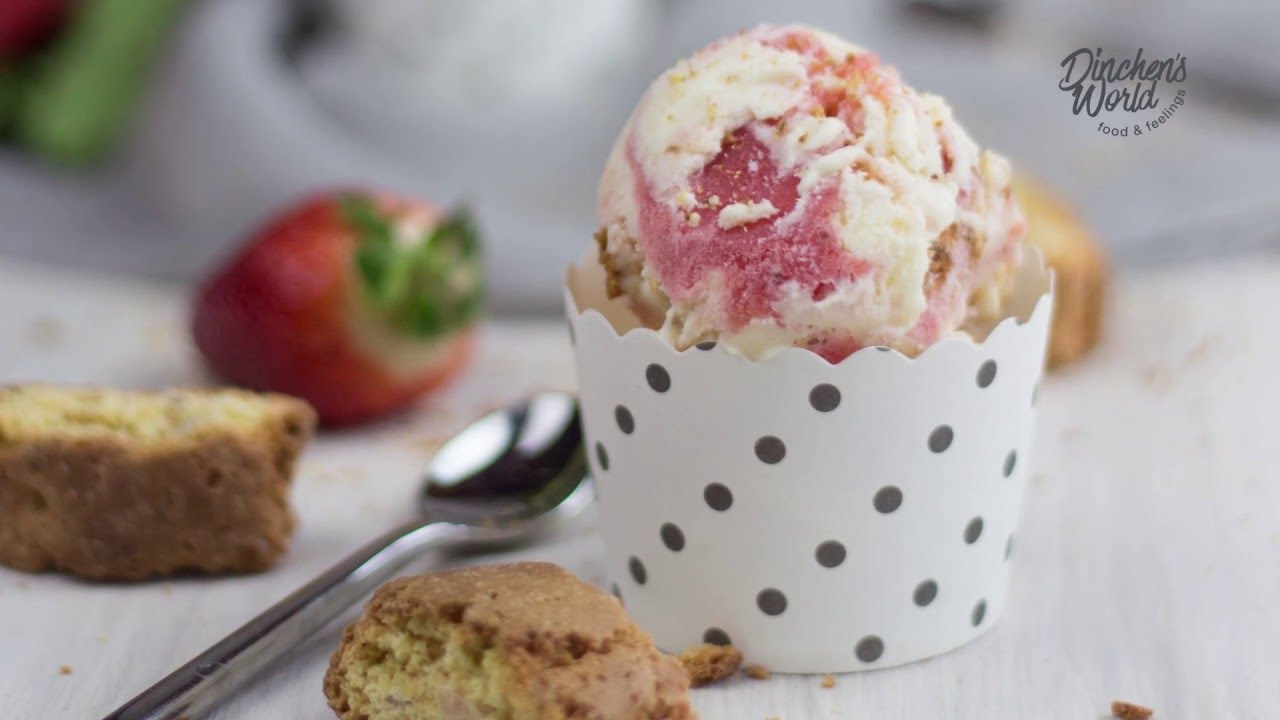 Rezept: Erdbeer-Rhabarber Eis mit Cantuccini in der Eismaschine - YouTube