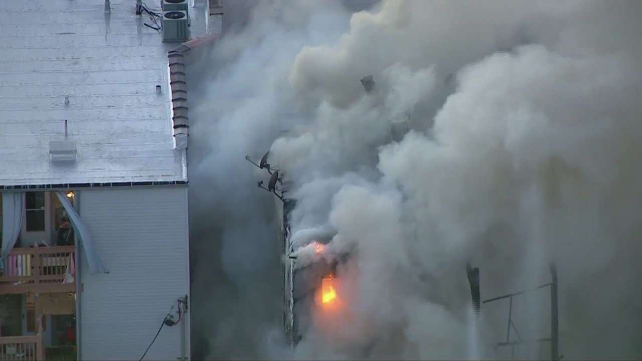 CFD crews battling large apartment fire on city’s North Side - WGN News ...