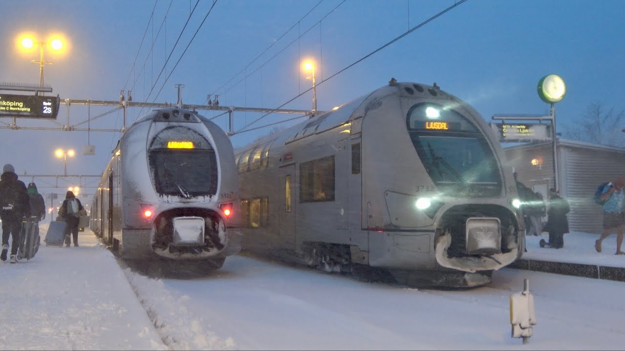 Tåg i vintermörker | Gävle Central