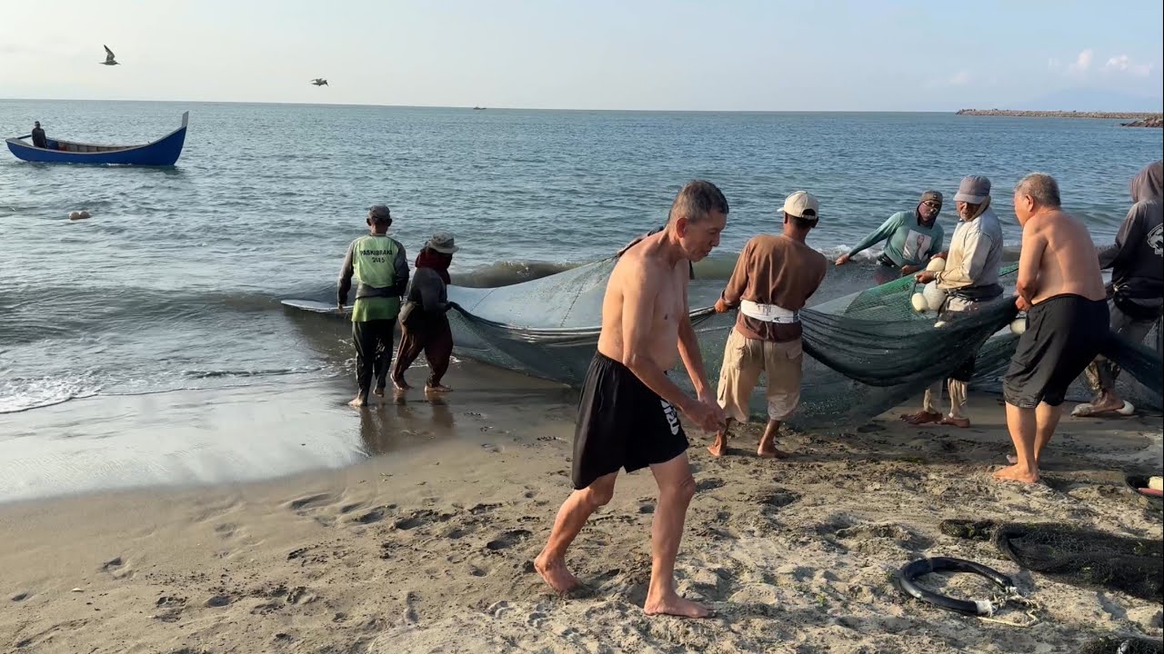 Wow‼️ Unbelievable Catch With Fishing Net 🤩