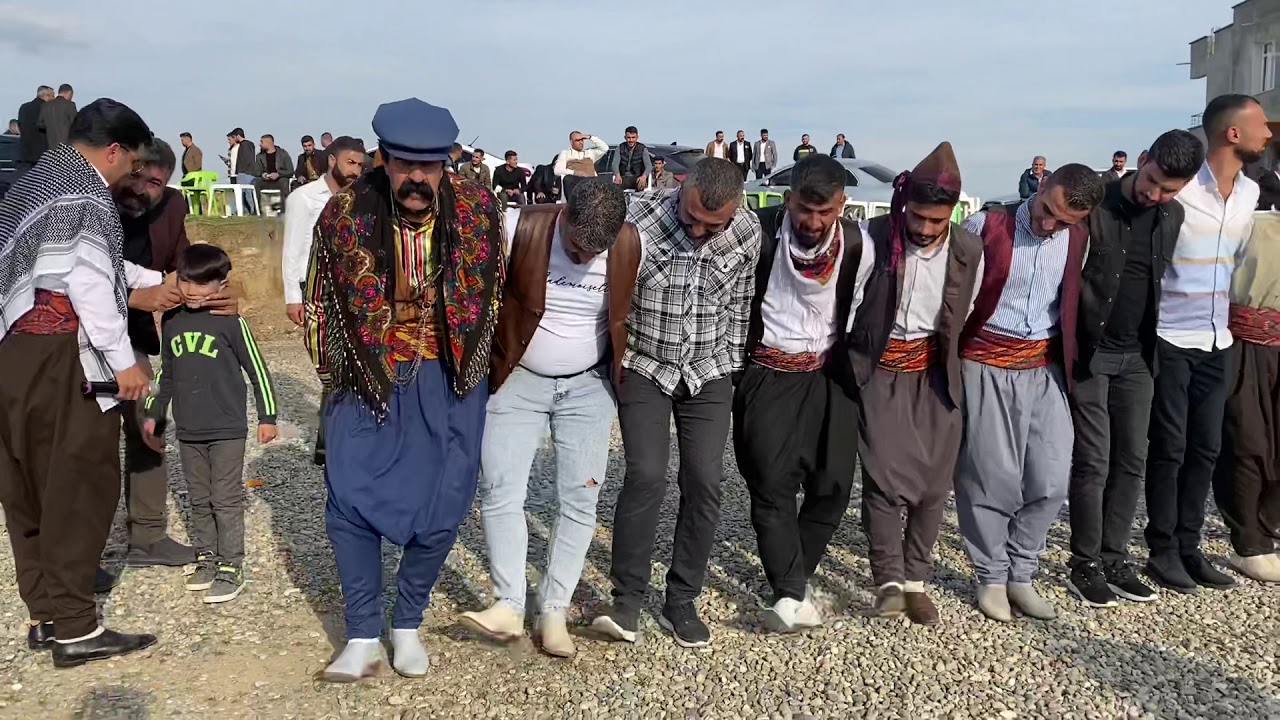 Xale Kemal Hem Söyleyip Hem Oynuyorrrr!!