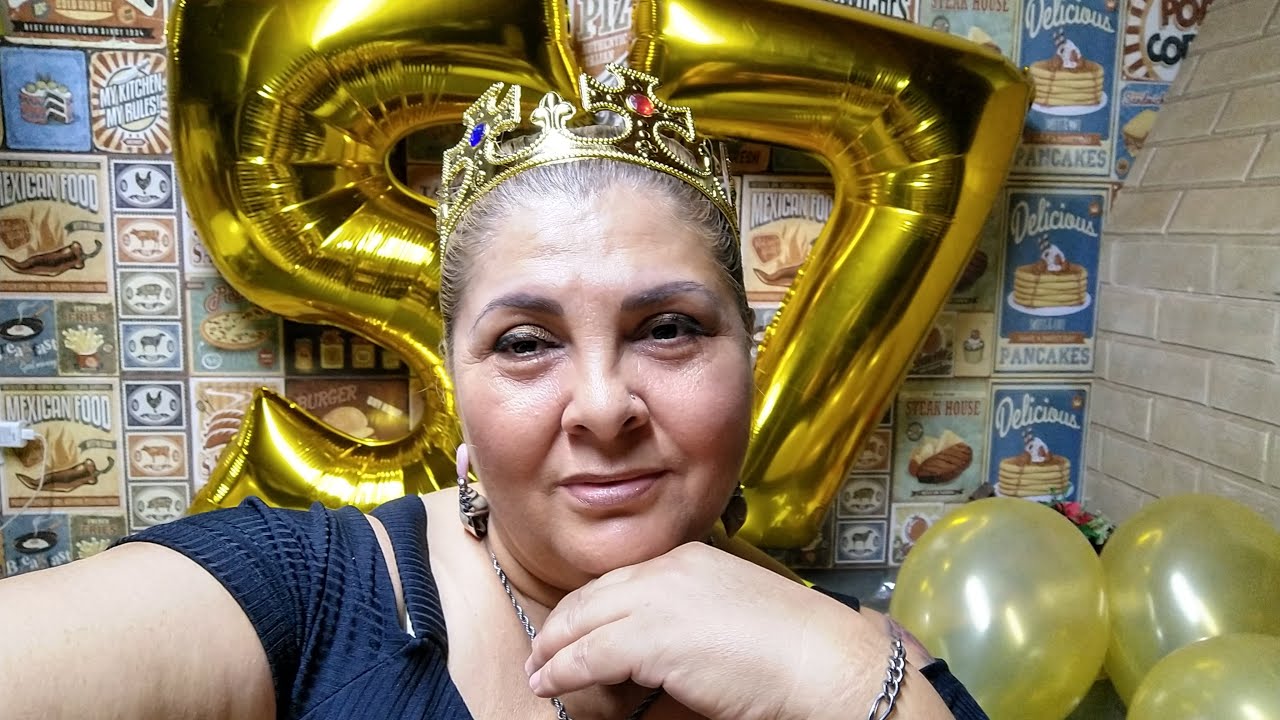 Menina de 8 anos faz barraco na hora de cortar bolo de aniversário e  viraliza nas redes sociais - Viva a Vida - R7 Viva a Vida