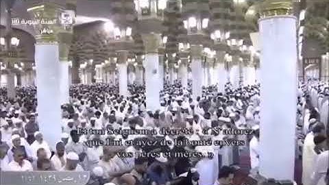 د. أحمد الحذيفي متأثرا بآيات البر بالوالدين، وخلفه والده الشيخ علي الحذيفي في الحرم المدني 1439/9/13
