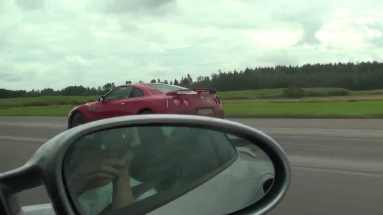Nissan R35 GT-R vs Porsche 997 Turbo