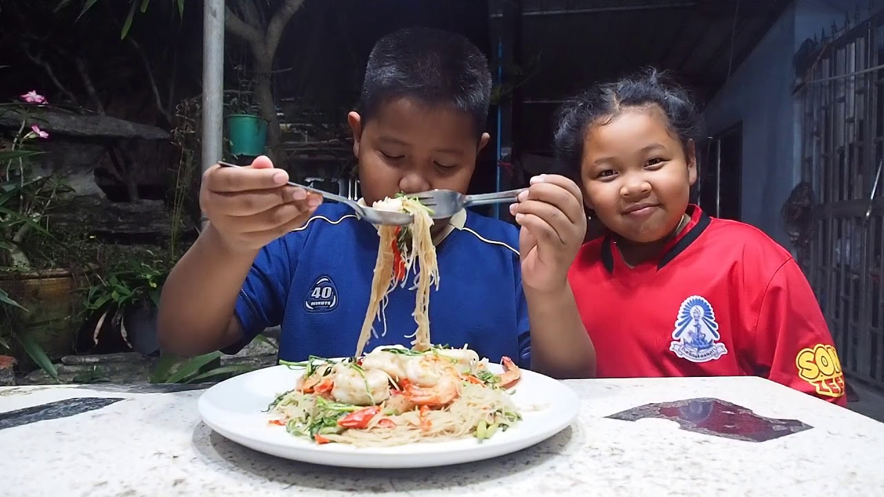 เส้นหมี่ข้าวกล่องผัดกระเฉดกุ้ง  ศุภชัย เสมอมิตร โหน่งโชว์ l เข้าครัวกับคุณโหน่ง