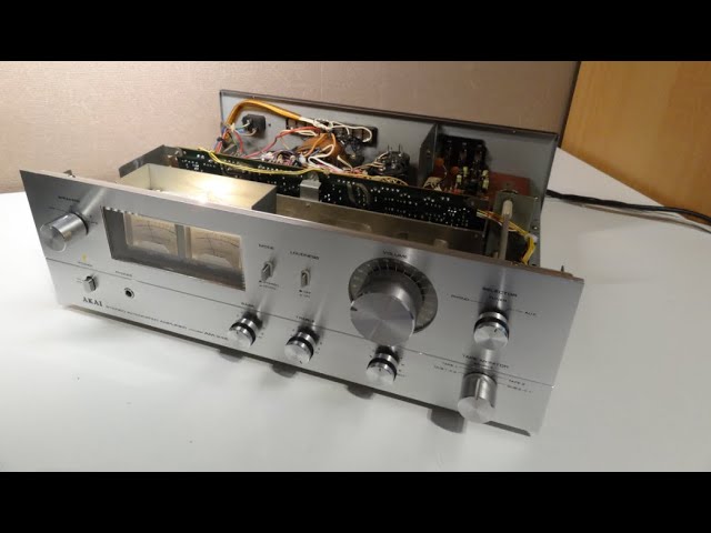 AKAI AM-2450 Stereo Integrated Amplifier (1979-80) - Look Inside