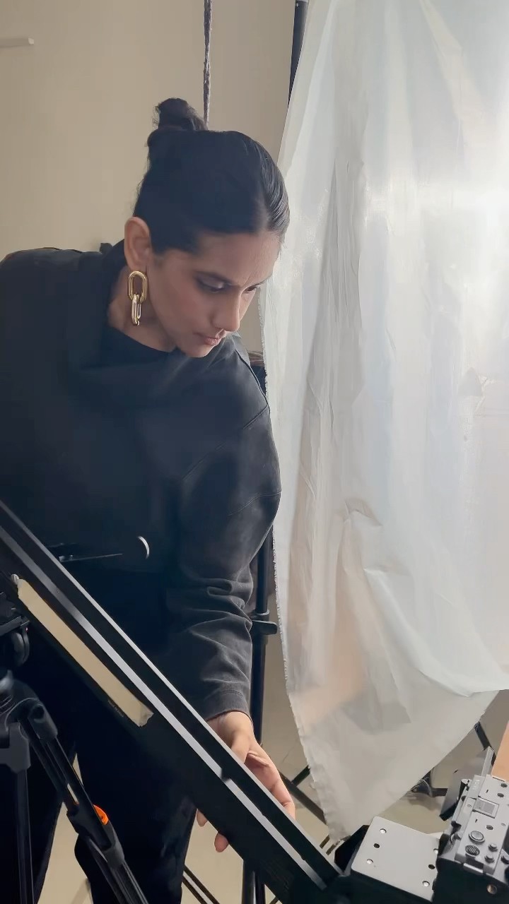 Behind the scenes from one of my favourite shots from my previous video?✨ #bts #commercial #ads