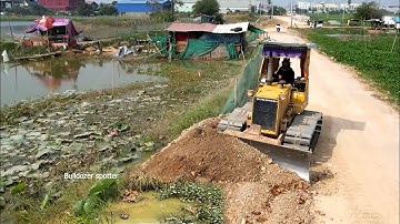 Nicely Komatsu bulldozer D31P working push soil landfilling and Dump truck 5T unloading soil filling