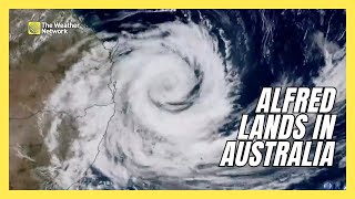 First Cyclone in More Than 40 Years Hits Gold Coast screenshot 5