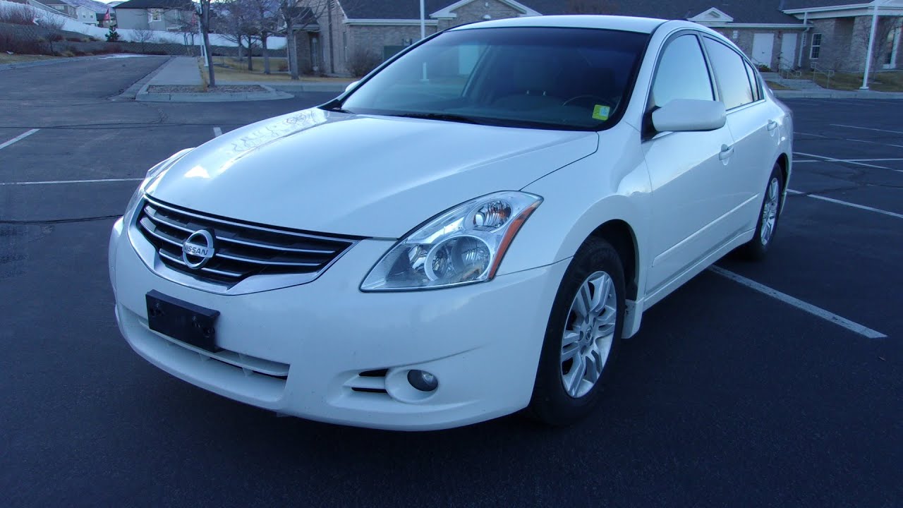 2012 Nissan Altima 20th Anniversary Edition walk around review.  Are Nissan Altimas good cars?