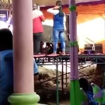 Video Lucu Panggung Ambruk