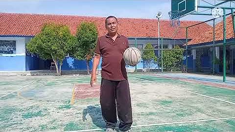 Apa yang dimaksud dengan dribble dan lay up pada permainan bola basket