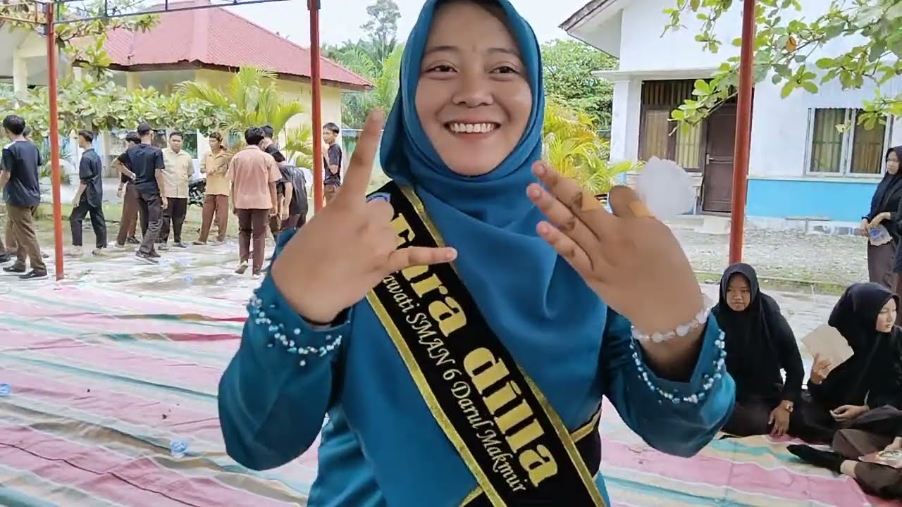Salaman perpisahan Kelas XII SMAN 6 Darul Makmur 2025
