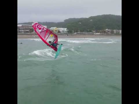 Video: Denne Windsurfer Tog Sit Bord Ned Ad Et Bjerg I Japan