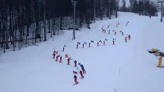 Заезд с флагами на горнолыжном курорте Красная Поляна