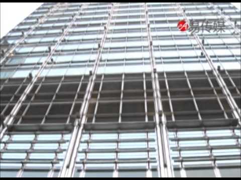 0111 李嘉诚身家可铺逾3000足球场 千亿财产蝉联香港首富