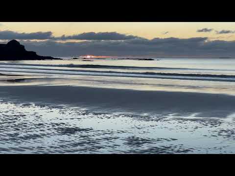 Monday By Paul Seba With Background Wave Sound 