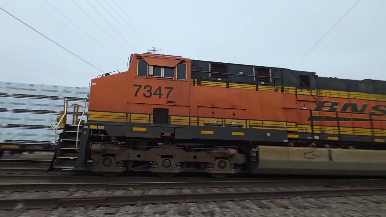 2 BNSF trains leaving at the same time with a wave! One Montana Rail Link 4302! 3/2/26 La Crosse, Wi
