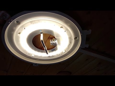 Videó: Hogyan szereljük fel a mennyezeti csempe lámpákat?