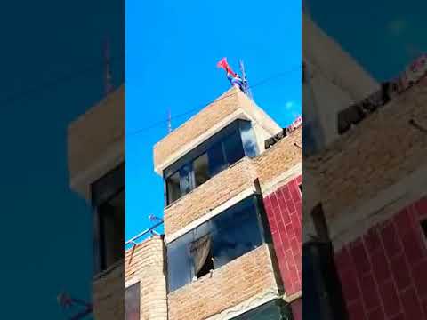 Saquenme de aquí, mi mujer me pega, mucho me hace cocinar