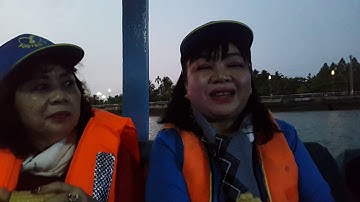 CHỢ NỔI CÁI RĂNG CÓ CA ĐÀN TRÊN THUYỀN