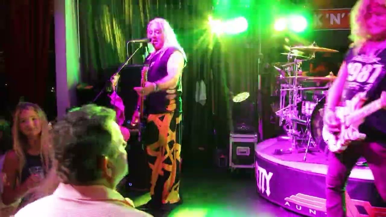 Rock'n'Taco/Roswell - Aunt Betty performing a Guns and Roses Medley