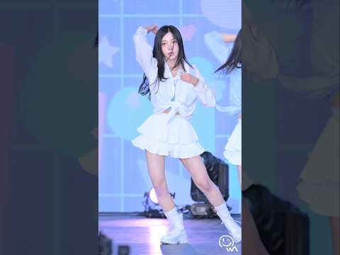 의상이 계속 신경쓰이는 <strong>혜리</strong> #수니그룹 #버스킹 #hearts2hearts #style