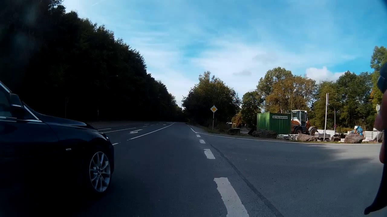 Brillante Überholmanöver Folge 9: Seitenabstand? Pfffft!