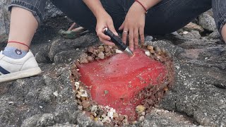 How to dig out red spar/color/quartz/blue crystal/surprise diamond from beach rocks