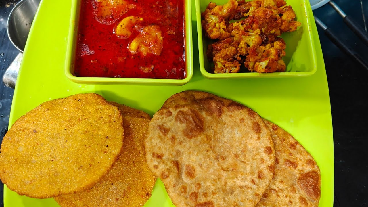 आज का menu: आलू की सब्जी, आलू गोभी फ्राई, पूरी, कचौड़ी और मक्का की पूरी 😋😋😋😋
