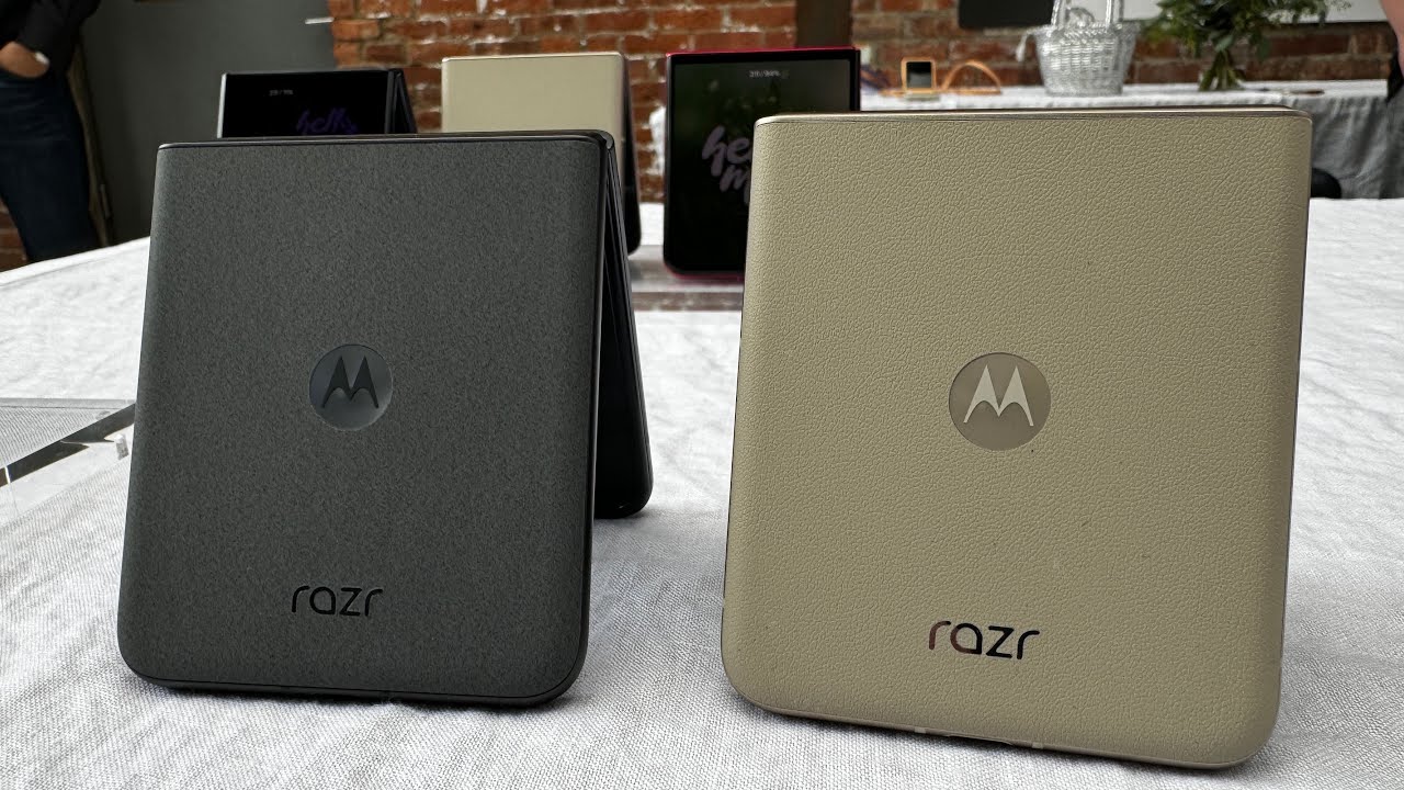NEW 2024 Motorola RAZR+ AND RAZR Unboxing & Hands On First Look! - YouTube
