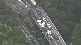 １３台絡む事故８人けが 神戸、第２神明道路