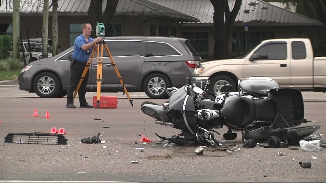 Deadly motorcycle accident in Tampa snarls traffic - YouTube