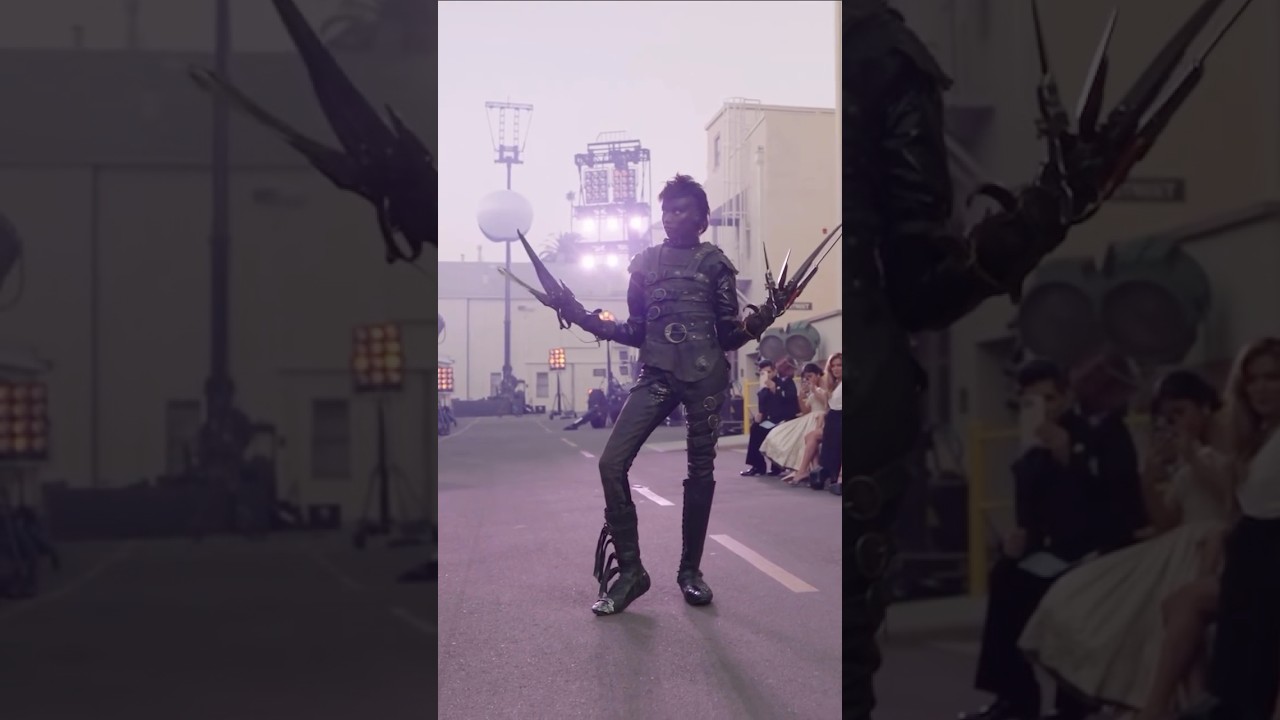 Edward Scissorhands| Anokyai got into character from the 1990 Tim Burton Film 