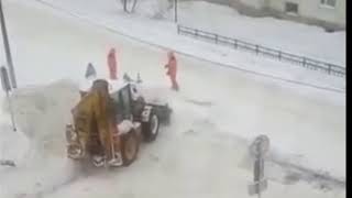 Чем занимаются Дорожники Видео прикол ржака 2018 смотреть до конца Чем занимаются Дорожники Видео прикол ржака 2018 смотреть до конца