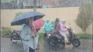 WALKING EXTREME IN THE RAIN | PLEASE HELP ME !!!