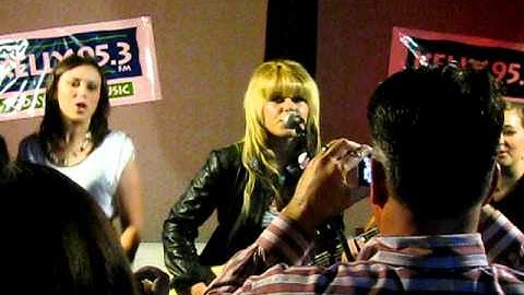 Orianthi - "According To You" (acoustic) - Toniq Ultra Lounge 12-16-10