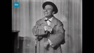 On stage, Fernand RAYNAUD performs the sketch "Les dentelles" 1961 #dldléditions #fernandraynaud