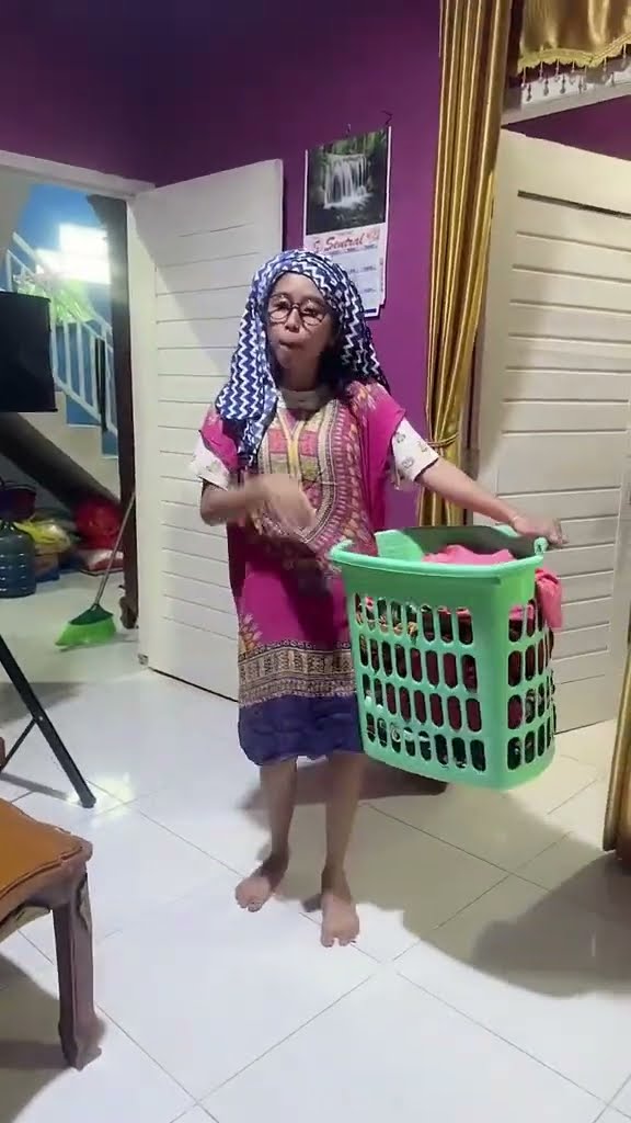 Vidio kocak dan gokil @nyaikembang1nyaikembang1 /aku yang tak pernah di sayang?