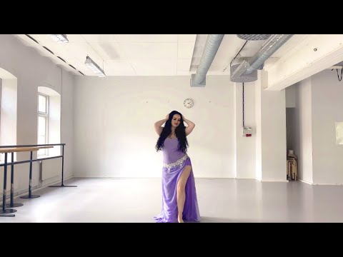 🧿 Belly dance to Egyptian music. Dancing with my feelings as usual. Swedish belly dancer Selina!