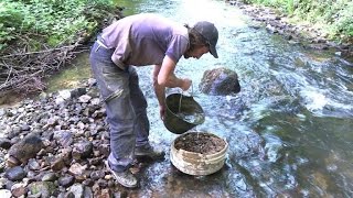 Franzose fischt zufällig Edelsteine aus Fluss