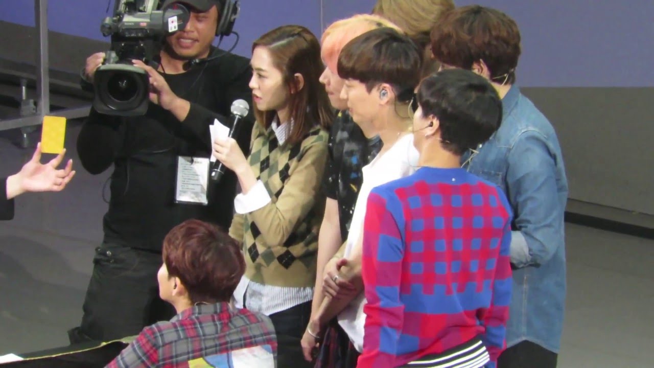 160214 Super Camp in Taipei - 成員們算塔羅牌