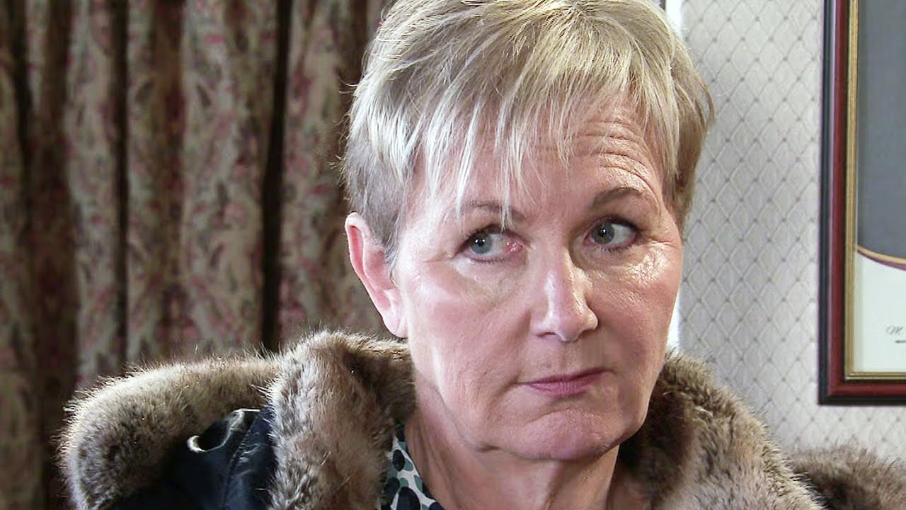 Фанаты сериала «Улица Коронации» поднимают тот же вопрос об уходе Эйлин, поскольку знакомое лицо ...