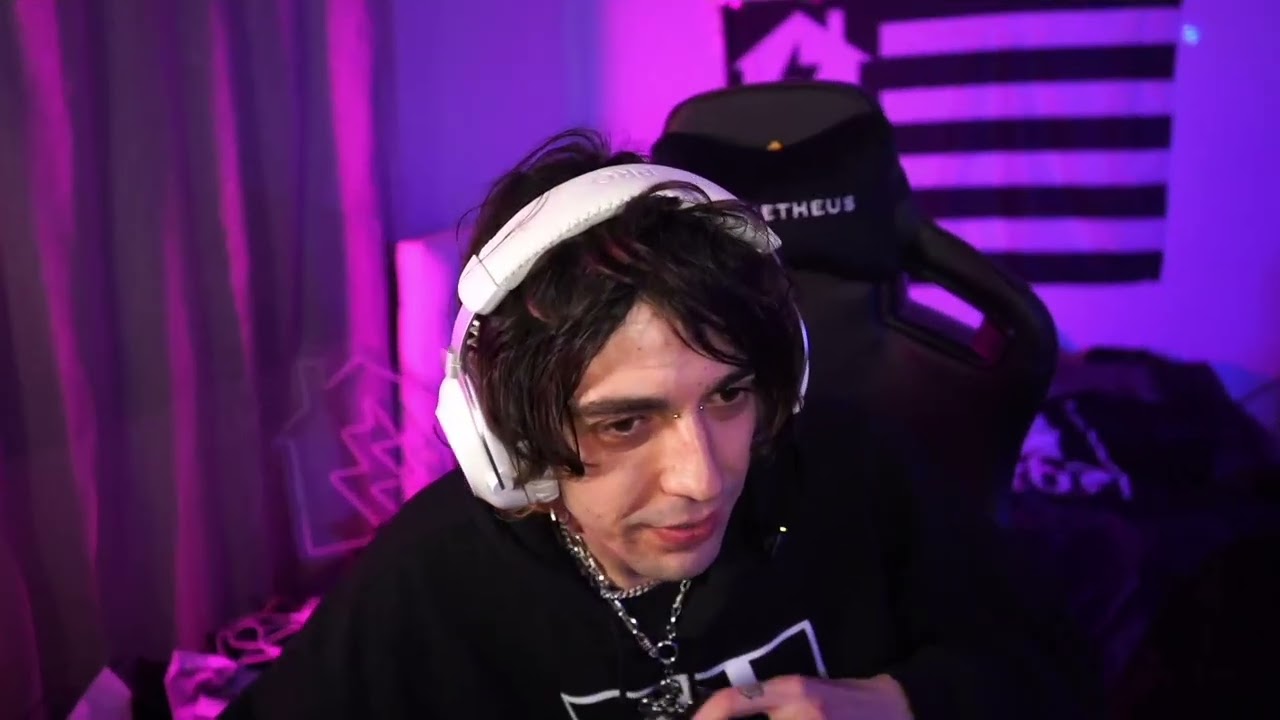 o hacky einai groupie tou donald trump