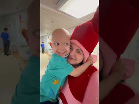 Видео: Побывали в отделении онкологии ДККБ г. Краснодара, подарили детям кусочек счастья благодаря подаркам