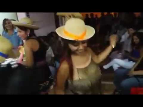 Deysi Araujo en danza cajamarquina