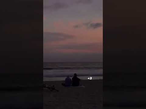 وحتى اني يا شيرين معرفش ايه بيحصلي لما بشوف عينيه